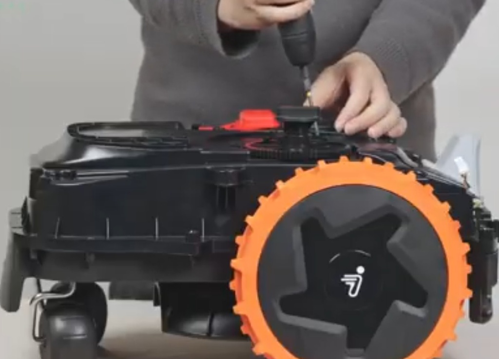 Navimow i-Series (i105 & i110): Complete Parts Overview & Replacement Training 